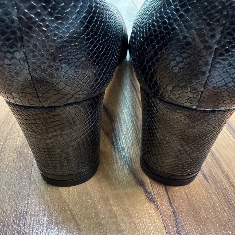 Stuart Weitzman Leather Snake Embossed Pump 2.5” Heel Shoes Size 7M Black Gray - Picture 6 of 16